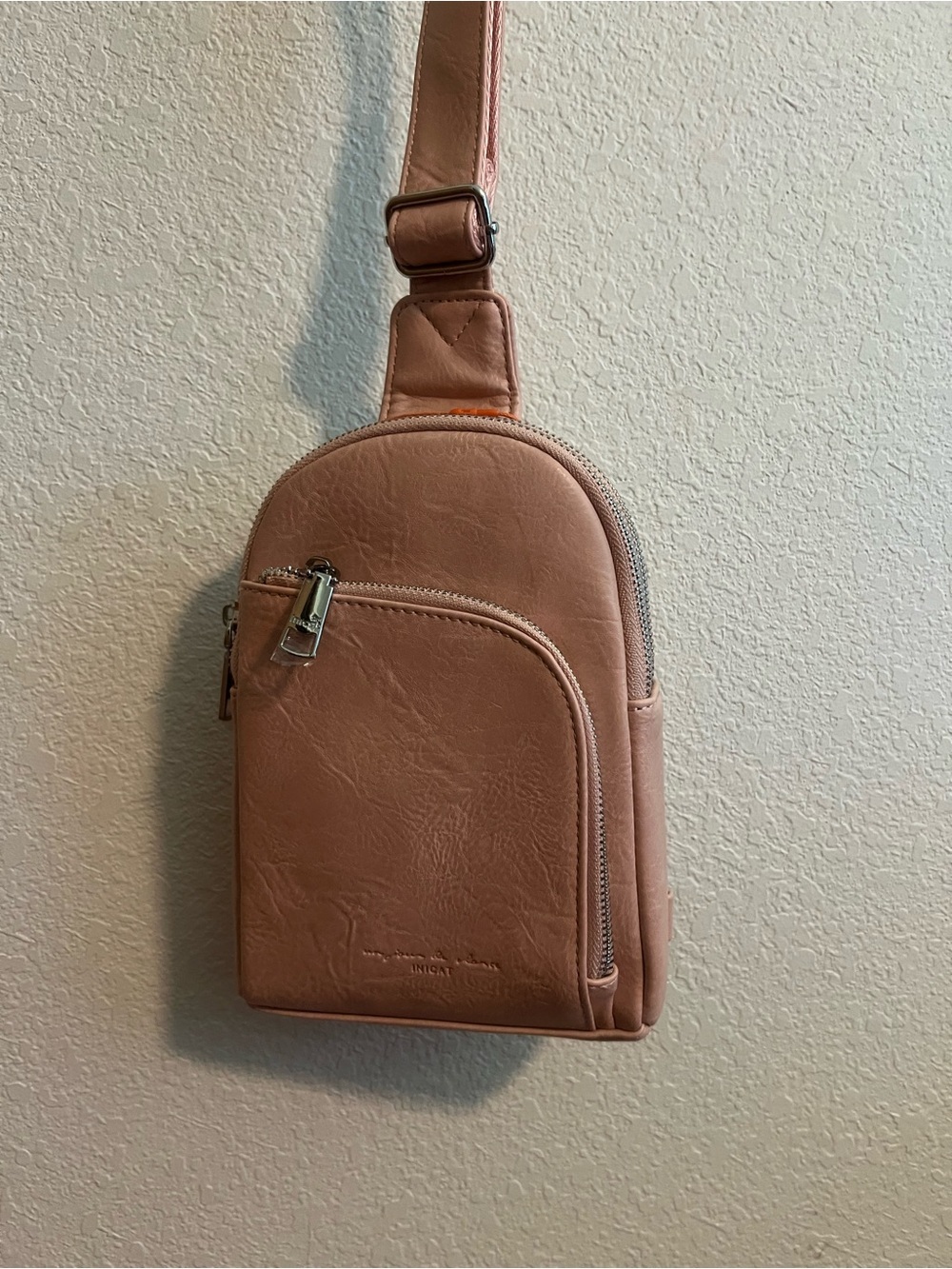 💃🏾 NWT Inicat Compact Belt Bag in Light Pink